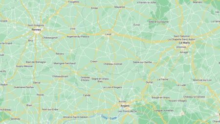 Mayenne : après le décès de sa femme, un homme porte plainte contre le Samu et le médecin que le couple a joint sans succès pendant six jours
                              Un homme de 77 ans porte plainte pour non-assistance à personne en danger à Château-Gontier-sur-Mayenne (Mayenne) après le décès de sa femme de 80 ans. L'homme affirme que, malgré des appels répétés a...