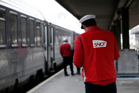 Pourquoi est-ce une bonne idée d'être muni d'une pièce d'identité lorsque vous voyagez dans les trains français
