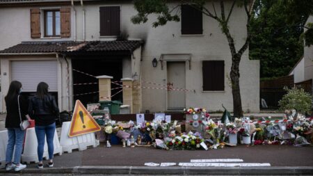 Féminicide de Chahinez Daoud : la famille de la jeune femme va attaquer l'État pour faute lourde
                              Une procédure pour faute lourde va être lancée contre l'Etat par Julien Plouton, l'avocat des parents de Chahinez Daoud, cette femme assassinée par son mari à Mérignac en 2021. Il dénonce notamment de...