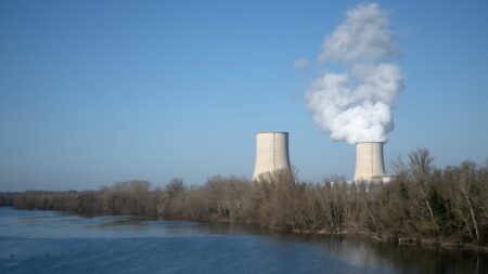 Relance de la filière nucléaire : que prévoit le projet de loi qui arrive cet après-midi à l’Assemblée ?
                              Le gouvernement entend accélérer la construction de nouveaux réacteurs et prolonger la durée de vie des centrales existantes. Parmi les mesures proposées, la suppression de l'Institut de radioprotecti...