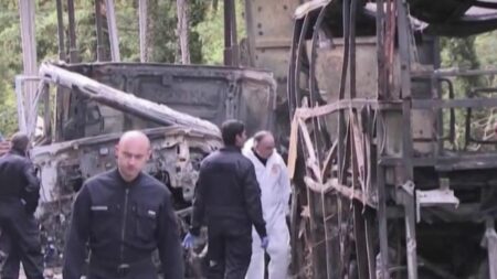 Accident de Puisseguin : la justice décide de rouvrir l'instruction
                              La collision entre un car et un camion survenue à Puisseguin, en Gironde, en 2015, avait coûté la vie à 43 personnes. Dans la matinée du jeudi 2 mars, la justice a décidé de relancer l'instruction, co...