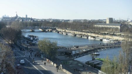 Paris : Valéry Giscard d'Estaing va avoir un quai à son nom, devant le musée d'Orsay
                              L'ancien président de la République, mort en 2020, avait transformé cette ancienne gare en musée des arts du XIXe siècle. L'établissement est désormais considéré comme un "temple de l'impressionnisme"...
