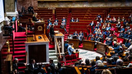 Rejet, adoption, 49.3... On vous explique les trois scénarios possibles pour la réforme des retraites à l'Assemblée
                              Le très controversé texte du gouvernement doit connaître son épilogue jeudi avec le vote final du Parlement. A l'heure actuelle, les jeux sont ouverts.