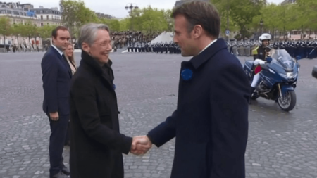 Réforme des retraites : Elisabeth Borne souhaite "de l’apaisement" avec les syndicats
                              Le président de la République recevra lundi 27 mars Elisabeth Borne à l’Élysée. La Première ministre s’est exprimée dans la soirée de dimanche à l’AFP, avec quelques messages d’apaisement.