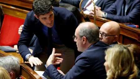 "Ça peut bouger jusqu'au dernier moment" : les députés des Républicains vont-ils voter la réforme des retraites ?
                              Si la commission mixte paritaire trouve un accord, le gouvernement compte sur les députés LR pour obtenir une majorité à l'Assemblée. Mais certains élus de droite se disent encore très indécis, promet...