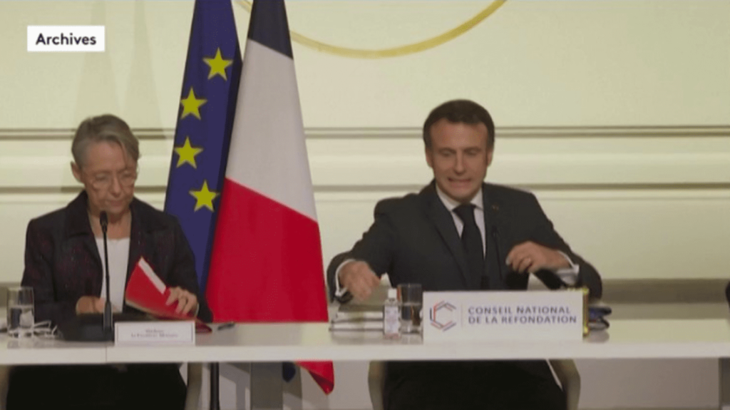 Réforme des retraites : nouvelle réunion entre Emmanuel Macron et Elisabeth Borne à l’Élysée
                              Emmanuel Macron recevra Elisabeth Borne, lundi 27 mars à l’Élysée, moins d’une semaine après leur dernière entrevue au palais présidentiel. Quels sujets aborderont-ils ? Le point avec le journaliste T...