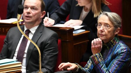 "Ça fait deux mois qu'il y a un problème avec le ministre du Travail" : ambiance très tendue au gouvernement en raison de la réforme des retraites
                              Dans l'attente de la fameuse journée de mobilisation du 7 mars, le niveau de tension est monté d'un cran au gouvernement sur la réforme des retraites, alors que des rumeurs de possible remaniement n'a...