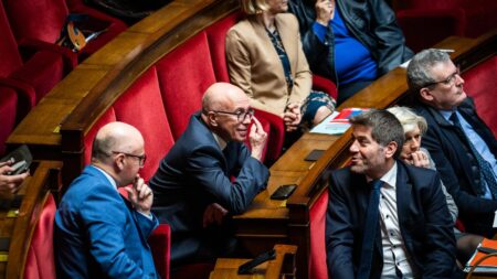 Réforme des retraites : pourquoi le gouvernement a très peu de chances d'être renversé par une motion de censure
                              Il faudrait qu'une trentaine de députés des Républicains se décident à voter en faveur d'une motion de censure. Pour l'instant, il serait moins d'une dizaine à l'envisager. Selon le comptage de france...