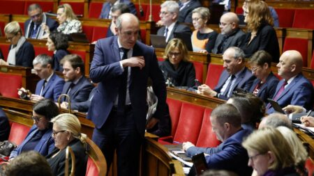 Réforme des retraites : des députés LR "dans le brouillard" avant l'ultime vote à l'Assemblée
                              Malgré le compromis voté par la commission mixte paritaire, certains élus de droite hésitent à suivre la ligne du parti. Le président du groupe a tenté un dernier coup en convoquant ses troupes mercre...
