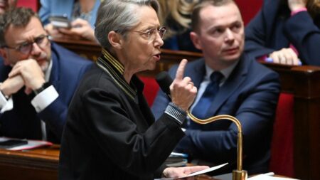 Vidéo
                    Réforme des retraites : "Une majorité existe", répète Elisabeth Borne à l'Assemblée nationale
                              La Première ministre a eu recours à cette anaphore, mardi, devant les députés, pour défendre le texte du gouvernement.