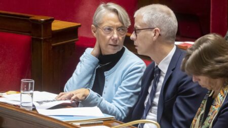 Réforme des retraites : le gouvernement compte et recompte les voix LR
                              Y aura-t-il une majorité pour voter la réforme des retraites ou faudra-t-il passer en force ? C’est la préoccupation principale de l’exécutif. En coulisses, on compte les voix.