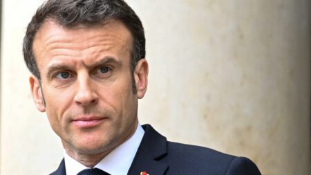Reforme des retraites : Emmanuel Macron ne compte ni dissoudre l'Assemblée, ni remanier le gouvernement, ni convoquer de référendum
                              Le chef de l'Etat envisage en revanche de "reprogrammer l'agenda législatif", selon des participants à une réunion à l'Élysée qui s'est tenue ce mardi matin.