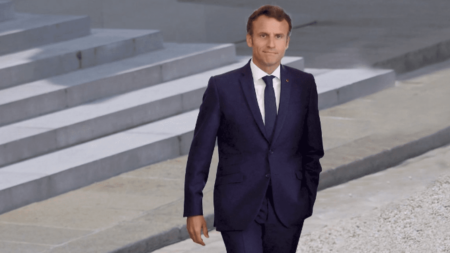 Réforme des retraites : est-ce un échec pour Emmanuel Macron ?
                              Emmanuel Macron souhaitait éviter le recours à l’article 49.3 de la Constitution. Finalement, il y a été contraint. Comment peut-il rebondir ? Éléments de réponse.