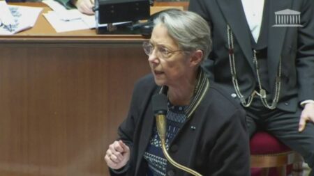 Réforme des retraites : les différents scénarios possibles pour le gouvernement
                              Le jeudi 16 mars est une journée cruciale pour la réforme des retraites, qui doit être soumise au vote au Sénat dans la matinée puis à l'Assemblée nationale dans l'après-midi. La journaliste Nathalie ...