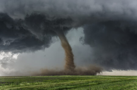 Regardez: Des villageois enregistrent une "tornade presque apocalyptique" dans le centre de la France