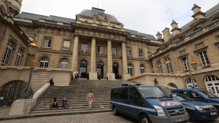 Le suspect de la tuerie raciste rue d'Enghien rejugé pour l'agression de squatteurs à son domicile en 2016
                              William Malet est jugé devant la cour d'appel de Paris, ce mardi, pour des violences avec arme en 2016 à Livry-Gargan. Il a par ailleurs reconnu être l'auteur de la fusillade mortelle rue d'Enghien à ...