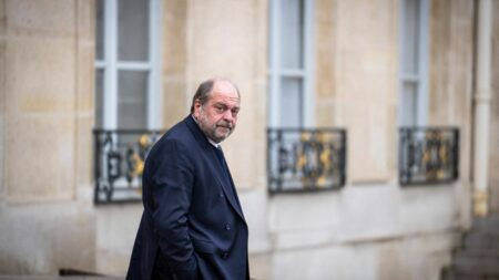 Que risque Eric Dupond-Moretti après ses bras d'honneur à l'Assemblée nationale ?
                              Seule la Cour de justice de la République peut juger des membres du gouvernement pour des faits commis dans l'exercice de leurs fonctions.