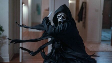 "Scream VI", succès en vue : la saga culte du tueur en série ne coûte pas cher et rapporte gros
                              Franchise fondée sur le succès du film de Wes Craven en 1996, la saga dans son 6e opus tire sur la corde mais ça marche.