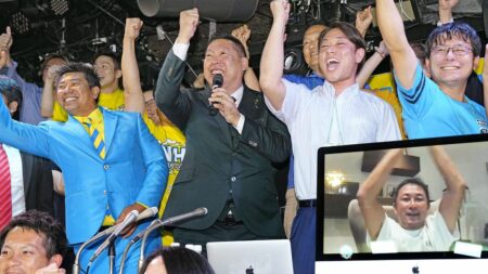 Au Japon, l'influenceur devenu sénateur sèche toutes les séances et agace ses confrères
                              Les sénateurs japonais aimeraient expulser l'un des leurs. Ils sont très remontés contre ce confrère absentéiste, qui n'a jamais siégé depuis son élection, l'an dernier.