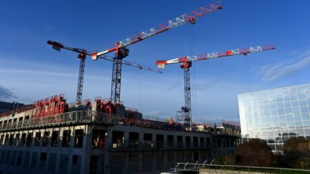 Artificialisation des sols : vers un détricotage des objectifs du gouvernement ?
                              Les associations écologistes s’inquiètent d’un retour en arrière, effectué par les sénateurs, sur la loi contre l’artificialisation des sols.