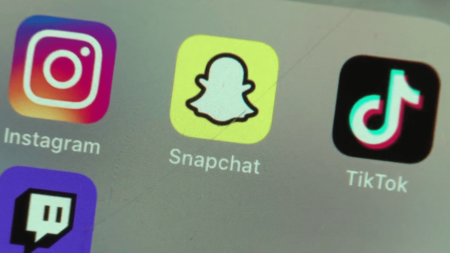 Réseaux sociaux : TikTok est-il dangereux ?
                              Le média social chinois TikTok est pointé du doigt dans différents pays car il pourrait être un outil d’espionnage pour le régime de Pékin. L’application vient d’être interdite à la Commission europée...