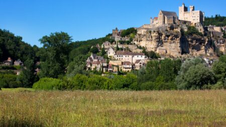 Pourquoi la Cour des comptes estime que la France a trop de communes
                              Avec 34 955 communes, la France dispose d'un maillage beaucoup plus important que ses voisins européens. Malgré les problèmes de gestion pour les petites communes, les Français restent attachés à leur...