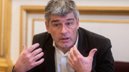 Réforme des retraites : avec ce gouvernement, "on est toujours dans la provocation" estime le président des écologistes au Sénat
                              Guillaume Gontard, sénateur de l'Isère, dénonce des "passages en force" après le vote de la réforme des retraites au Sénat.