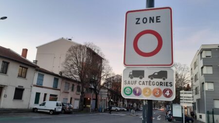 Environnement : faut-il renoncer aux Zones à Faibles Emissions ?
                              Clément Viktorovitch revient chaque semaine sur les débats et les enjeux politiques. Dimanche 5 mars : la question des ZFE, les Zones à Faibles Émissions, qui retirent progressivement aux véhicules le...