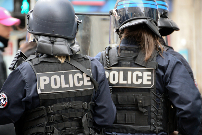 Un homme dans le coma après une "violence intolérable" lors des manifestations du réservoir en France