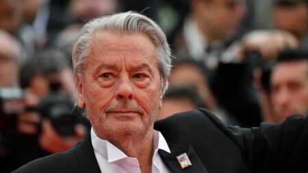 Delacroix, Corot, Millet... Alain Delon met sa collection d'œuvres d'art aux enchères
                              Elle sera présentée lors d'une exposition itinérante en mai et juin prochain à New York, Hong Kong, Genève, Londres et Paris.