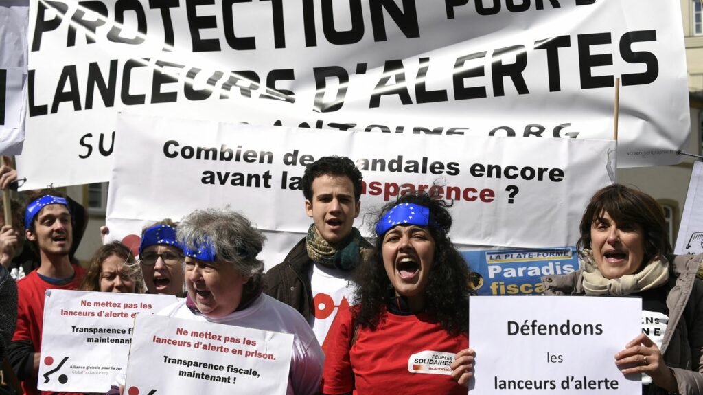 Dans la peau de l'info. Ce qu'il faut savoir sur les lanceurs d'alerte, un an après l'adoption d'une loi censée les protéger
                              Tous les matins, Marie Dupin se glisse dans la peau d'une personnalité, d'un événement, d'un lieu ou d'un fait au cœur de l'actualité.