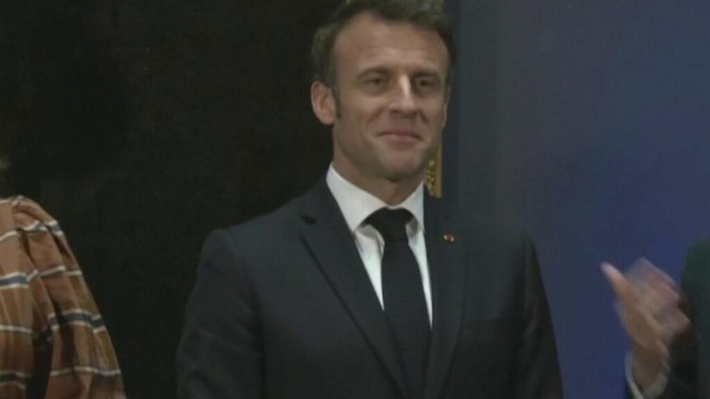 Réforme des retraites : Emmanuel Macron recevra les syndicats après la décision du Conseil constitutionnel
                              Une 12e journée de mobilisation contre la réforme des retraites a lieu jeudi 13 janvier, à la veille de la décision du Conseil constitutionnel sur le texte de loi. La journaliste Anne Bourse, en direc...