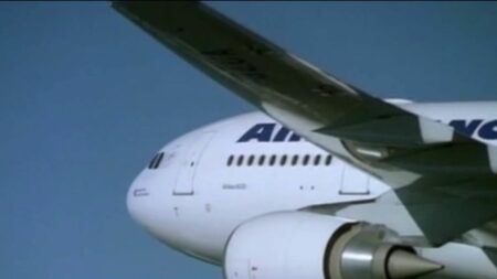 Crash Rio-Paris : Air France et Airbus à nouveau jugés
                              Lundi 17 avril, les deux sociétés aéronautiques vont être jugées, quatorze ans après le mystérieux crash ayant coûté la vie à 228 personnes lors d'un vol entre Rio et Paris.