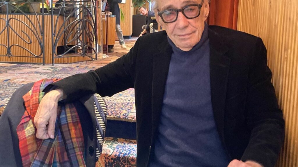 André Téchiné : "Les Âmes soeurs", "c’est l’histoire d’une femme qui en soignant quelqu'un  se soigne elle-même"
                              André Téchiné sort "Les Âmes sœurs" sur un jeune grand blessé de guerre amnésique, dont la mémoire recèle un troublant secret.