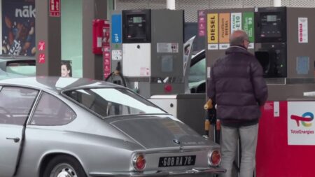 Carburants : pourquoi les prix restent élevés ?
                              TotalEnergies a annoncé élargir le blocage des prix à 1,99 euro le litre à tous ses carburants, jeudi 6 avril. Mais pourquoi les prix augmentent alors que le prix du baril reste assez stable ? Élément...