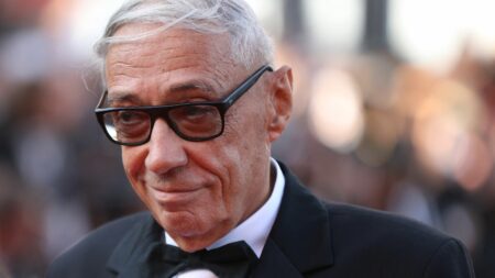 "Un cinéaste a toujours envie de faire les choses pour la première fois" : avec "Les Âmes sœurs", André Téchiné signe son 30e long-métrage
                              Tous les jours, une personnalité s'invite dans le monde d'Élodie Suigo. Aujourd’hui, le cinéaste, André Téchiné. Ce mercredi 12 avril 2023, il sort son nouveau film "Les Âmes sœurs" avec Noémie Merlan...