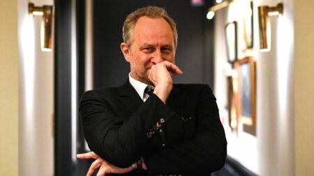 Cinéma : "Le théâtre m'a permis de me convaincre que j'étais acteur", confie Benoît Poelvoorde
                              Tous les jours, une personnalité s'invite dans le monde d'Élodie Suigo. Aujourd’hui, le comédien, Benoît Poelvoorde. Ce mercredi 5 avril 2023, il est à l'affiche du film "Normale" d'Olivier Babinet.