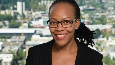 En Ouganda, la présidente de la cour de justice de la vie sauvage "parle pour ceux qui ne peuvent pas le faire"
                              Gladys Kamasanyu préside cette cour depuis sept ans à Kampala, un tribunal exceptionnel, le premier du genre en Afrique créé en 2017. Alors qu’elle entame une nouvelle année à sa tête, la magistrate f...