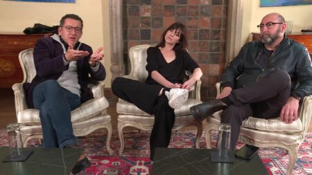 Dany Boon et Kad Merad de retour dans le Nord pour présenter leur nouveau film "La vie pour de vrai"
                              Dany Boon, Charlotte Gainsbourg et Kad Merad ont présenté, en avant-première, "La vie pour de vrai" au Kinépolis de Lomme (Nord). Un accueil chaleureux pour les comédiens et notamment Dany Boon, de re...