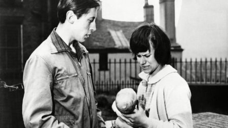 L'acteur britannique Murray Melvin est mort à l'âge de 90 ans
                              Prix d'interprétation masculine au festival de Cannes pour "Un goût de Miel" du réalisateur britannique Tony Richardson en 1962, Murray Melvin, avait joué dans l'adaptation au cinéma du "Fantôme de l'...