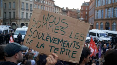 Dissolution des Soulèvements de la Terre : 33 associations interdites par Emmanuel Macron, un record sous la Ve République
                              Emmanuel Macron détient le record de dissolutions d'associations depuis le début de la Ve République mais il est le deuxième chef de l'Etat à avoir eu le plus recours à ce pouvoir depuis sa création e...