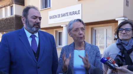 Politique : des divergences entre Emmanuel Macron et Élisabeth Borne ?
                              Y a-t-il un parfum de discorde entre Emmanuel Macron et sa Première ministre ? Même si Élisabeth Borne a voulu temporiser après ses déclarations auprès de quelques confrères, les divergences semblent ...