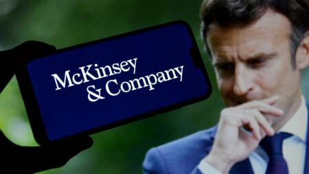 Enquête
                    Affaire McKinsey : une ancienne cadre décrit "des prestations qui auraient dû être facturées et déclarées" dans les comptes du candidat Macron
                              Selon les informations de la cellule investigation de Radio France, une dizaine de consultants de McKinsey a participé à la campagne d’Emmanuel Macron de 2017 de manière "active" voire "intrusive". Un...