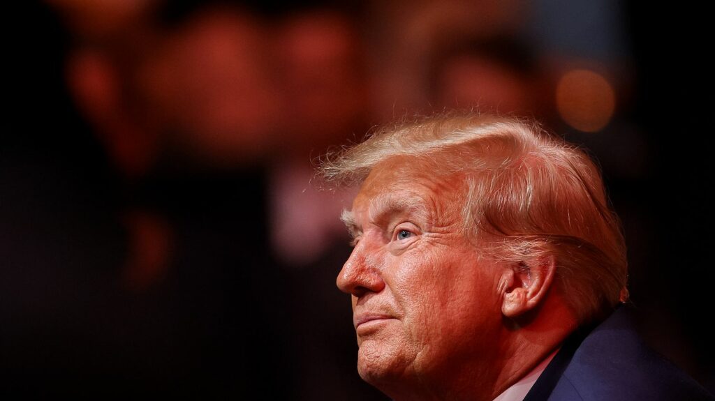 Etats-Unis : Donald Trump accuse Emmanuel Macron de "lécher le cul" du président chinois
                              Dans une interview à la chaîne Fox News, l'ancien président américain a réagi à la visite du chef de l'Etat français à Pékin.