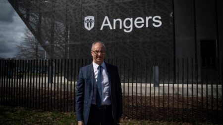 Football : l'ex-président du SCO d'Angers en garde à vue pour blanchiment en bande organisée
                              L'enquête préliminaire ouverte depuis juin 2022 au parquet de Bobigny vise également des faits "d'exercice illégal de la profession d'agent sportif".