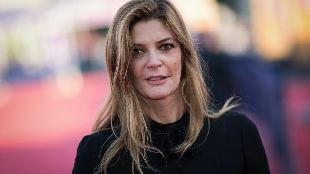 Festival de Cannes 2023 : Chiara Mastroianni sera maîtresse de cérémonie
                              La fille de Catherine Deneuve et de Marcello Mastroianni présentera la cérémonie d'ouverture le 16 mai, ainsi que la cérémonie de clôture le 27 mai. Elle succède à Virginie Efira, qui officiait l'an d...