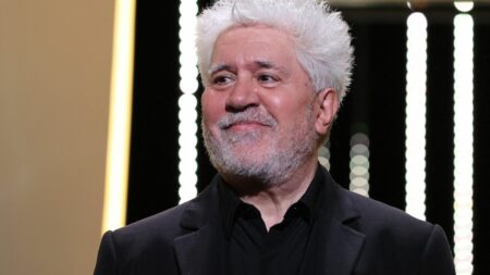 Festival de Cannes 2023 : un court-métrage d'Almodovar avec Pedro Pascal présenté en sélection officielle
                              Le cinéaste espagnol Pedro Almodovar présentera un court-métrage très attendu, tourné en anglais avec Ethan Hawke et Pedro Pascal, lors du 76e Festival de Cannes, ont annoncé les organisateurs mardi 1...