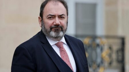 Fin de vie : le ministre de la Santé se montre réservé sur une loi sur "l'aide active à mourir"
                              François Braun s'est exprimé sur le sujet samedi, près d'une semaine après la publication des recommandations de la convention sur la fin de vie et alors qu'Emmanuel Macron a annoncé un projet de loi ...