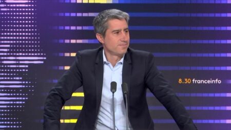 "François est prêt" : "Je dis merci" à Jean-Luc Mélenchon, "c'est sympa, mais ce n'est pas le moment", répond François Ruffin
                              François Ruffin, remercie Jean-Luc Mélenchon pour sa réaction semblant l'adouber pour la présidentielle de 2027. Mais le député Insoumis de la Somme relativise et affirme que "ce n'est pas le moment" ...