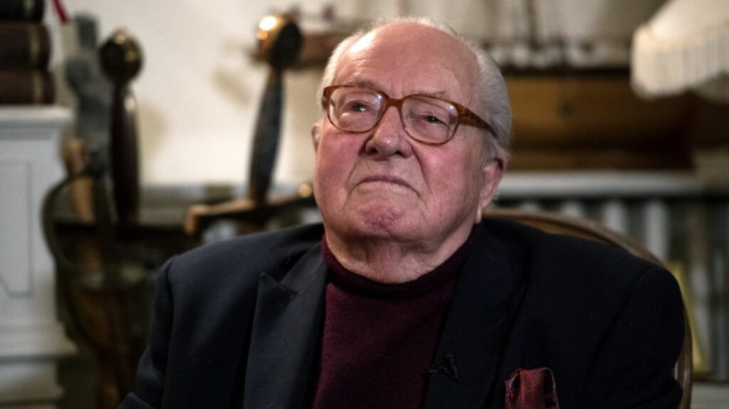 Hospitalisation de Jean-Marie Le Pen : "Il va bien", assure Marine Le Pen
                              Le cofondateur du Front national, âgé de 94 ans, a été hospitalisé samedi en raison d'un malaise cardiaque.